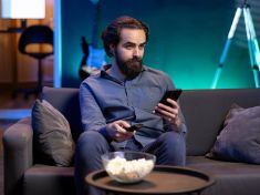 Díváte se na seriál a zároveň na mobil? Netflix s tím už dávno počítá