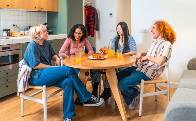 Bydlení v Česku selhává. Tihle lidé to vyřešili po svém