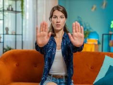 Jednoduchý test, který odhalí tyrana: Řekněte jediné slovo a počkejte na reakci