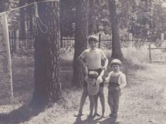 Do setmění doma. Výchova, která by dnes skončila na sociálce