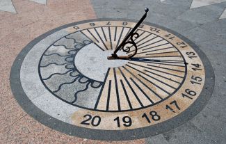 Hodina, která chybí. Proč nám změna času rozhazuje tělo i mysl a co může pomoci?