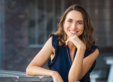 Proč silné ženy přitahují slabé muže?