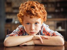 Záhada hořkého bláta: Proč dospělí dobrovolně přestali žít a začali jen „fungovat“?