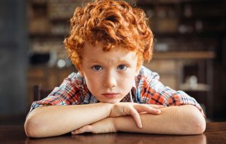 Záhada hořkého bláta: Proč dospělí dobrovolně přestali žít a začali jen „fungovat“?