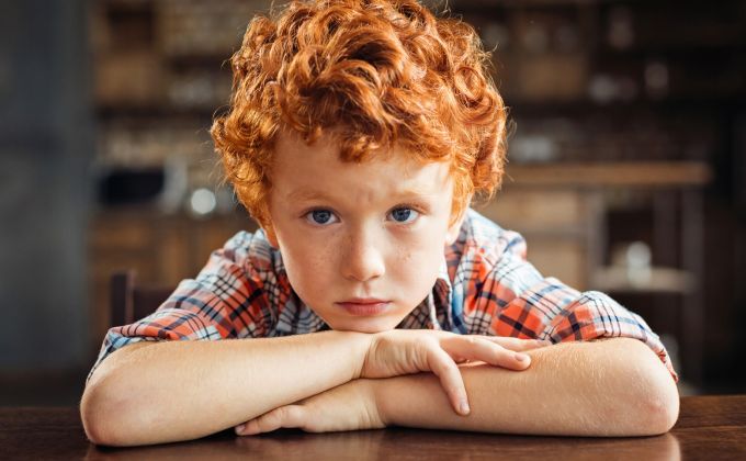 Záhada hořkého bláta: Proč dospělí dobrovolně přestali žít a začali jen „fungovat“?