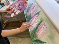 „Do rakve se dá otisknout celý život.“ Unikátní projekt mění způsob, jak se loučíme