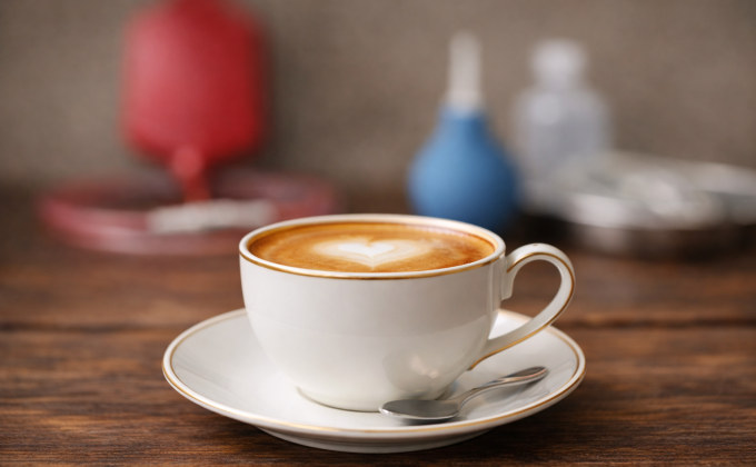 Když šálek nestačí: Kávové klystýry slibují detox i energii, odborníci varují před riziky