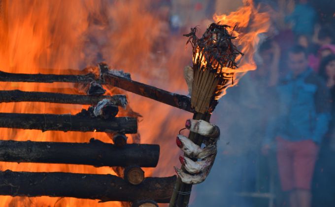 Myslíte, že jdete na čarodějnice? Ve skutečnosti opakujete tisíce let starý rituál