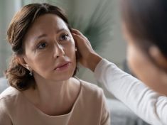 „Tak proč od něj neodešla?“ Toxičtí partneři mají promyšlené strategie, jak si oběť udržet