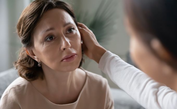 „Tak proč od něj neodešla?“ Toxičtí partneři mají promyšlené strategie, jak si oběť udržet