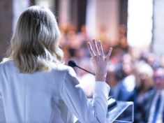 Sebevědomí se dá naučit, říká koučka. Jenže systém to ženám často komplikuje