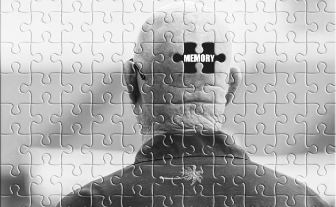 Sedíte vedle mámy a ona vás nepoznává. Jak mluvit s rodičem s demencí, když odmítá jakoukoli pomoc