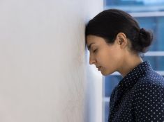 Makáte, staráte se, všechno držíte pohromadě. A stejně jste na dně. Proč je vyčerpání nová norma