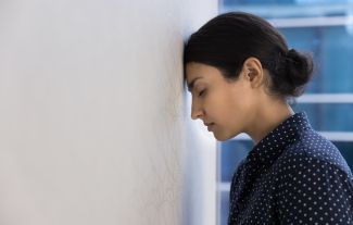 Makáte, staráte se, všechno držíte pohromadě. A stejně jste na dně. Proč je vyčerpání nová norma