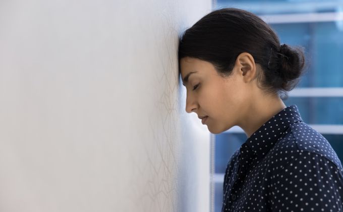 Makáte, staráte se, všechno držíte pohromadě. A stejně jste na dně. Proč je vyčerpání nová norma