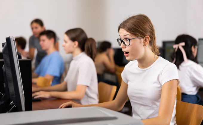 Proč se stát ptá školáků na majetek a psychickou pohodu? A proč to začalo vadit až teď?