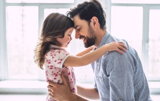 Otec je první muž v životě dcery. Když zmizí, následky si nese ještě po třicítce