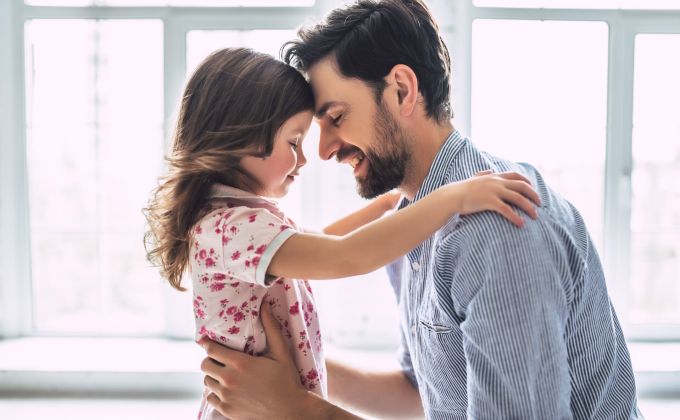 Otec je první muž v životě dcery. Když zmizí, následky si nese ještě po třicítce