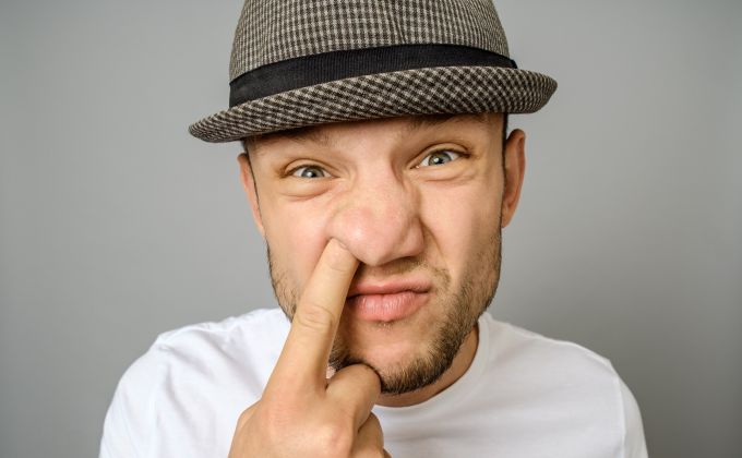 Cesta do mozku vede nosem. Nečekaná souvislost mezi šťouráním v nose a Alzheimerem