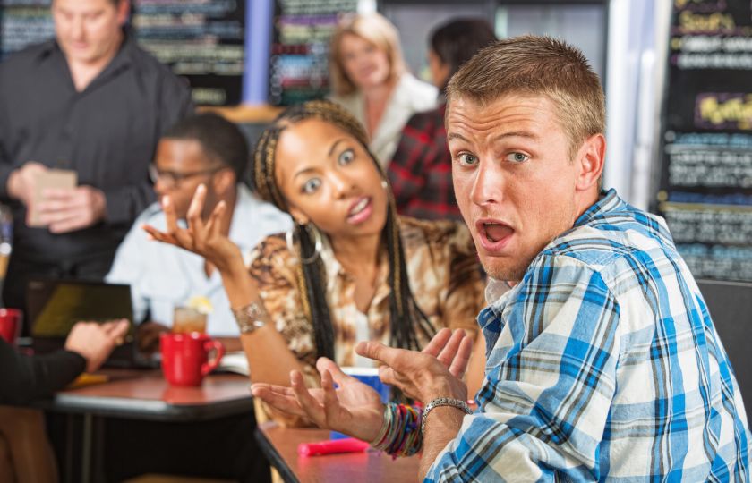 Muži zůstávají sami. Proč je pro ně moderní randění stále těžší?
