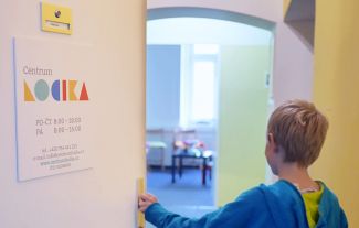 Násilí na dětech často nevypadá tak, jak si ho představujeme. Největší problém bývá mlčení