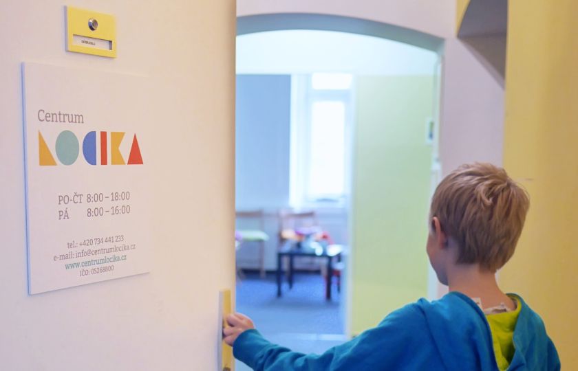 Násilí na dětech často nevypadá tak, jak si ho představujeme. Největší problém bývá mlčení