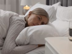 Desítky let měly ženy jen dvě možnosti. Nový lék mění léčbu menopauzy