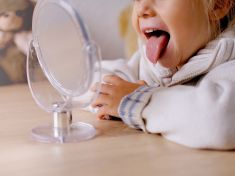 „On to dožene“ může být nebezpečný mýtus. Kdy je opožděná řeč dítěte důvodem navštívit logopeda