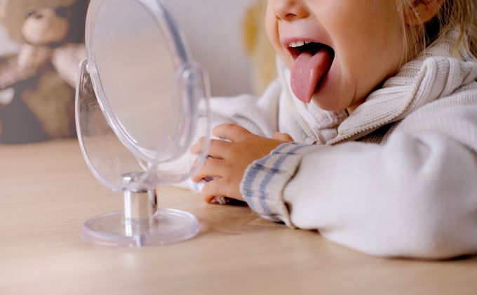 „On to dožene“ může být nebezpečný mýtus. Kdy je opožděná řeč dítěte důvodem navštívit logopeda