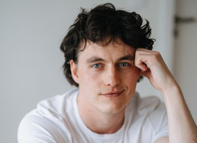 „Buď chlap“ nemusí být nadávka. Tadeáš Moravec o tom, co dnes znamená být mužem