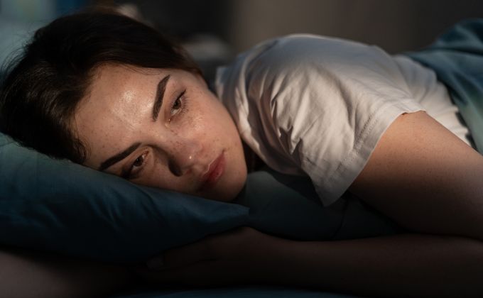 Probudíte se ve 3 ráno a už nezaberete? Překvapivý důvod, proč vás tělo nenechá spát