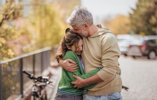 Táta ovlivňuje budoucnost svých dcer. Ať už v rodině je, nebo není