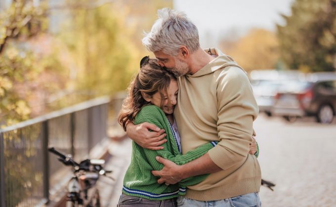 Táta ovlivňuje budoucnost svých dcer. Ať už v rodině je, nebo není
