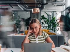 „Open space byl pro mě peklo.“ Jak se žije a pracuje s hypersenzitivitou