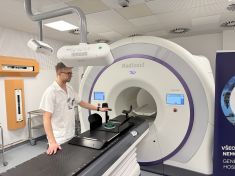 Nová metoda onkologické léčby ve VFN. Přístroj sleduje polohu nádoru během ozařování