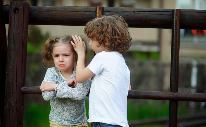 Doma jako na frontě: Stres z hádek zatěžuje dětský mozek podobně jako trauma z války
