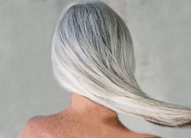 Šediny jako strategie přežití. Méně pigmentu, menší riziko rakoviny