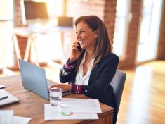 Pět minut pohybu, roky života navíc. Stačí vstát ze židle