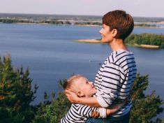 „Když nepřijedeš na šedesátiny, nemáme se o čem bavit.“ Proč se Marcela bojí návratu domů