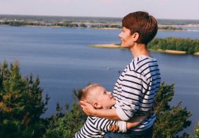 „Když nepřijedeš na šedesátiny, nemáme se o čem bavit.“ Proč se Marcela bojí návratu domů