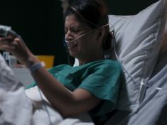 Na rakovinu, kterou se lze nakazit, umírají v Česku zbytečně stovky žen. V ohrožení jsou i muži