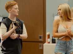 S cizím „oni“ v cizím pokoji. Když safe space znamená mlč, zhasni a podřizuj se