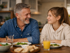 Dcery mohou otcům prodloužit život až o 74 týdnů. Ženám děti život naopak zkracují