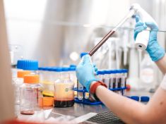 Průlom v české medicíně. Lékaři poprvé použili genovou terapii, která může „resetovat“ imunitu