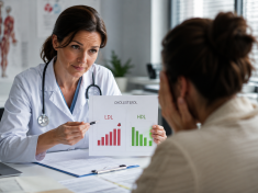 Cholesterolem strašíme dospělé jako děti polednicí. Vyšší hodnoty ale někdy mohou znamenat delší život
