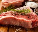 Gastro-nihilismus může být lékem na vyhoření. Zelené iluze ztrácejí dech a unavená společnost zase hledá spásu v hovězím