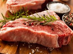 Gastro-nihilismus může být lékem na vyhoření. Zelené iluze ztrácejí dech a unavená společnost zase hledá spásu v hovězím
