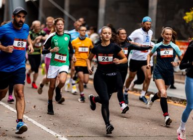 Od 800 metrů po zlatou hodinu Golden Hour by Flowee. Který závod Prague Run Day je ten váš?