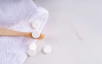 Život sbalený na cesty: Malá tabletka, která mění naše ranní rituály i pohled na přírodu