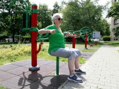 Středa Vojtěcha Mikoláše: Co s vnitrobloky? Hřiště nebo workout pro seniory